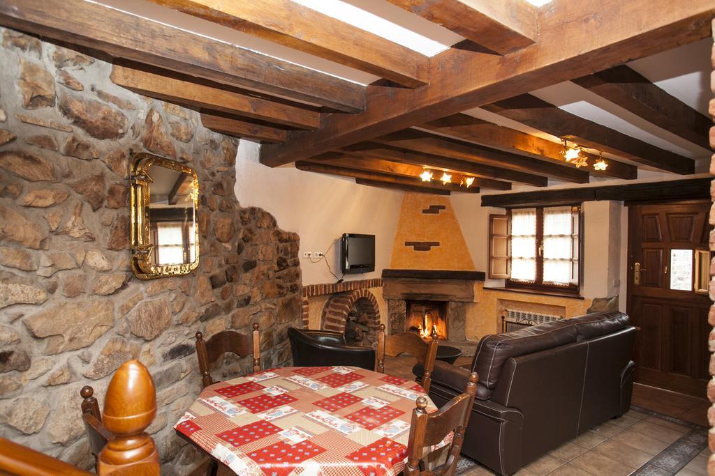 El Cabanon De Pimiango Guest House Ruang foto