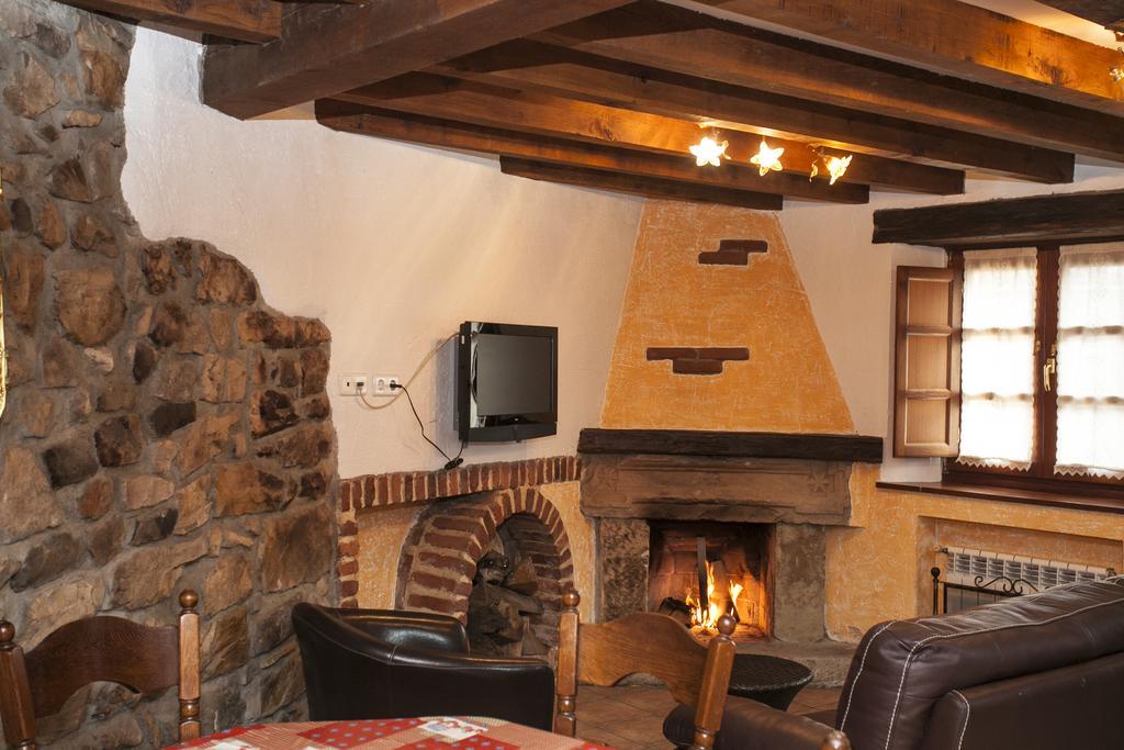 El Cabanon De Pimiango Guest House Ruang foto