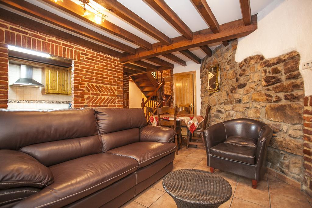 El Cabanon De Pimiango Guest House Ruang foto