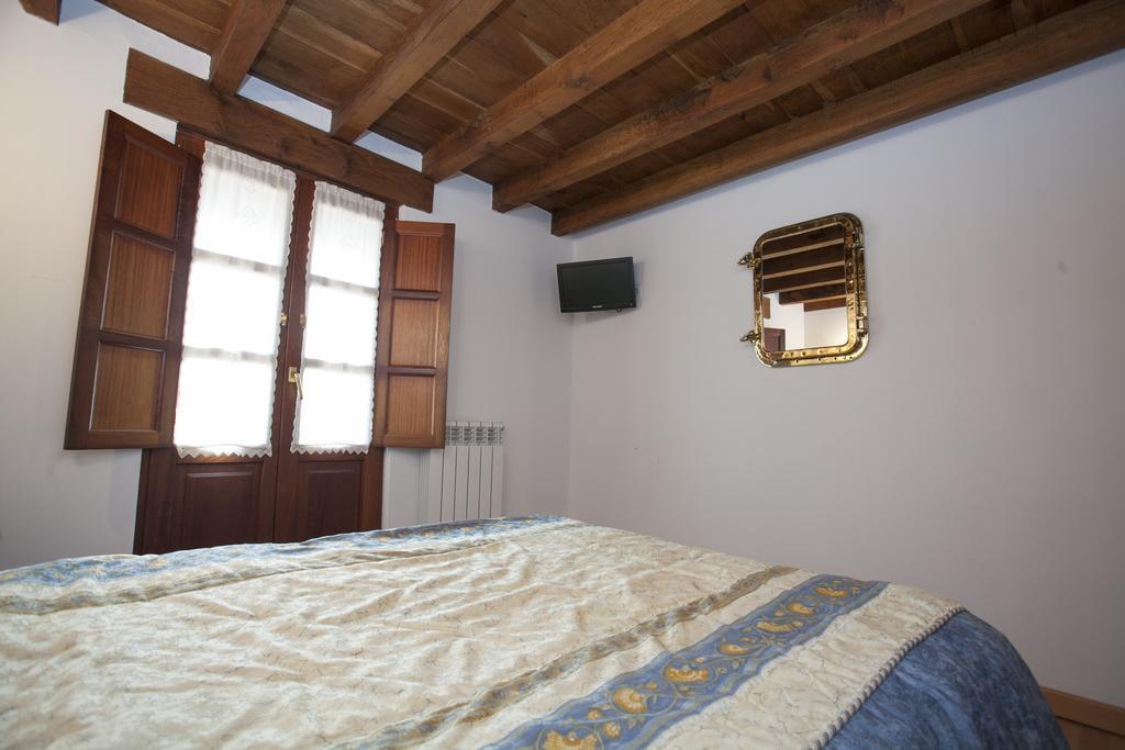 El Cabanon De Pimiango Guest House Ruang foto